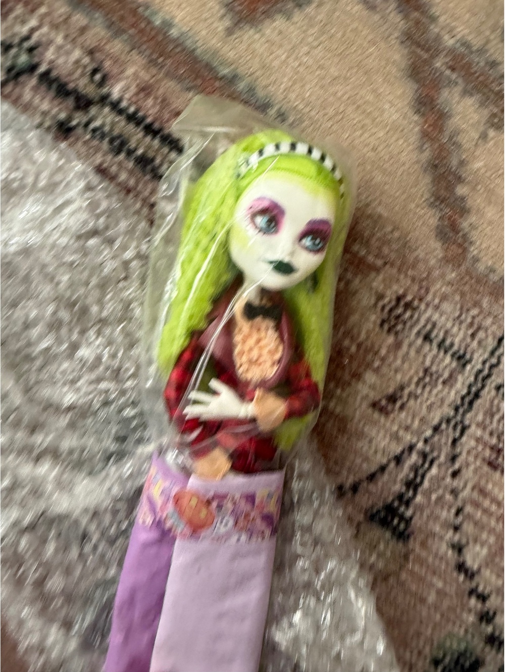 Monster high doll and display stand Betelgeuse doll mattel